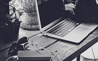 被嘲最丑女主后，38岁女演员馨子租房度日上热搜：退圈，认命