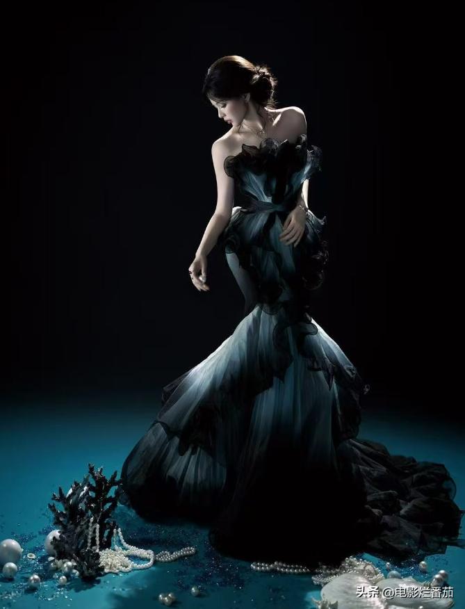 红毯造型分析_明星时尚穿搭评价_晚装女明星