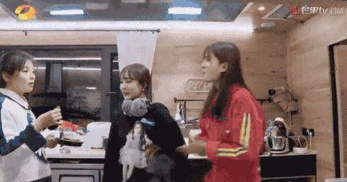 明星不吃活杀，认为粤菜残忍，姚明郭麒麟打脸了多少“两面派”？