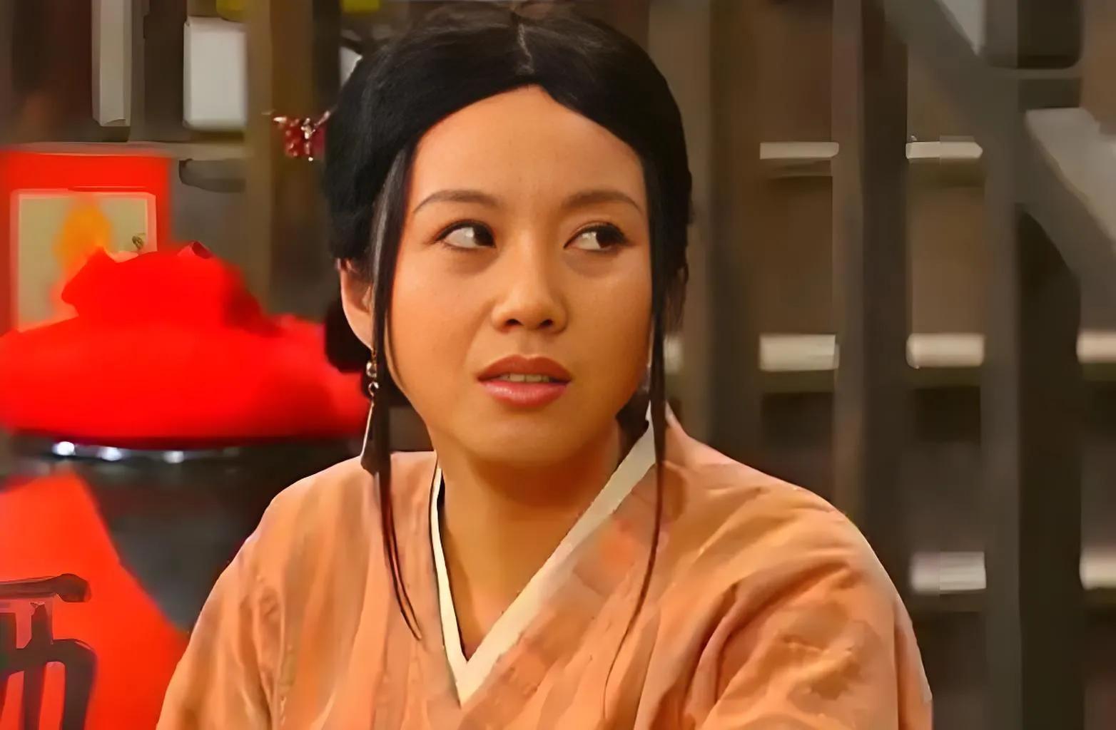 年过40越来越有韵味的女星_年轻时长得一般的女星_长发的女明星