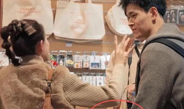 **《47岁古天乐隐婚照曝光、孙杨被骂大男子主义，娱乐圈的“胜利”要靠撕流量？》**